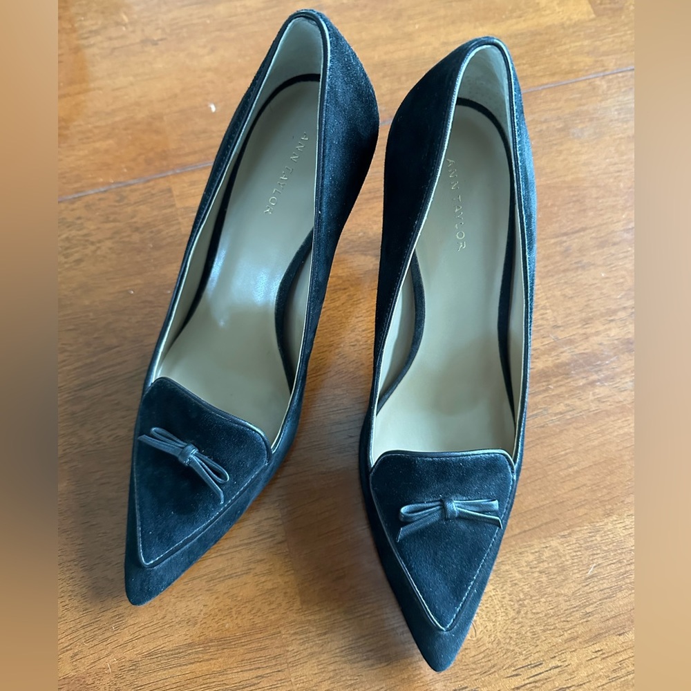 Ann Taylor suede pumps. Size 7.